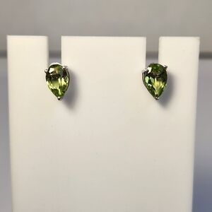 Natural Peridot 925 Stud Earrings Rich Lime Green Semi-vintage 8x6mm